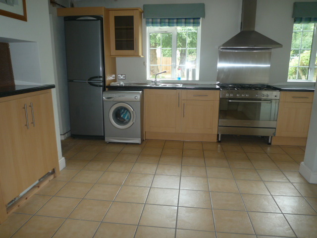  Image of 4 bedroom Detached house to rent in London Road Redhill RH1 at Redhill, RH1 2JQ