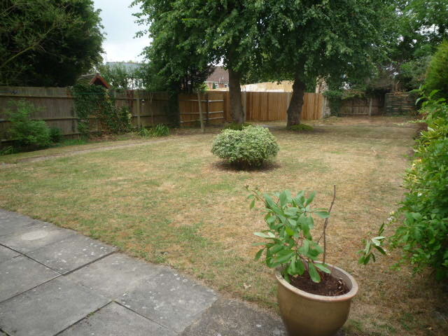  Image of 4 bedroom Detached house to rent in London Road Redhill RH1 at Redhill, RH1 2JQ