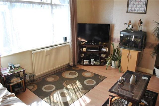  Image of 2 bedroom Flat for sale in London Road Wallington SM6 at Surrey, SM6 7HF