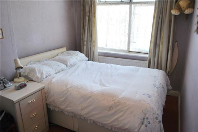  Image of 2 bedroom Flat for sale in London Road Wallington SM6 at Surrey, SM6 7HF