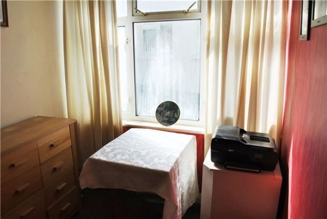  Image of 2 bedroom Flat for sale in London Road Wallington SM6 at Surrey, SM6 7HF