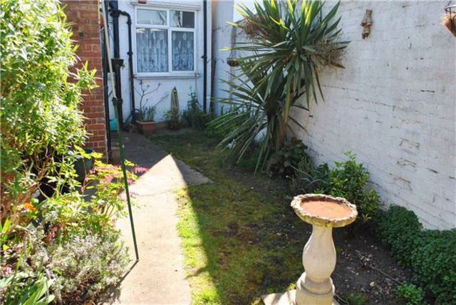  Image of 2 bedroom Flat for sale in London Road Wallington SM6 at Surrey, SM6 7HF