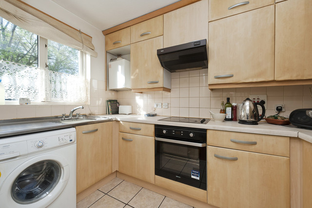  Image of 2 bedroom Semi-Detached house to rent in Hascombe Terrace Love Walk London SE5 at Love Walk Camberwell London, SE5 8SQ