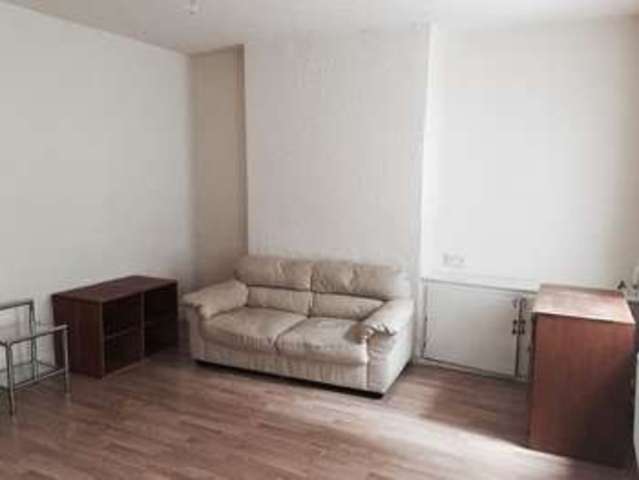  Image of 1 bedroom Terraced house to rent in Lowergate Paddock Huddersfield HD3 at Lowergate  Huddersfield, HD3 4EP