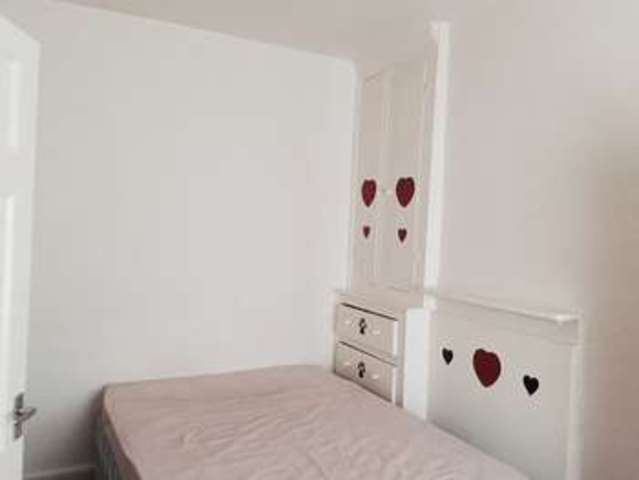  Image of 1 bedroom Terraced house to rent in Lowergate Paddock Huddersfield HD3 at Lowergate  Huddersfield, HD3 4EP