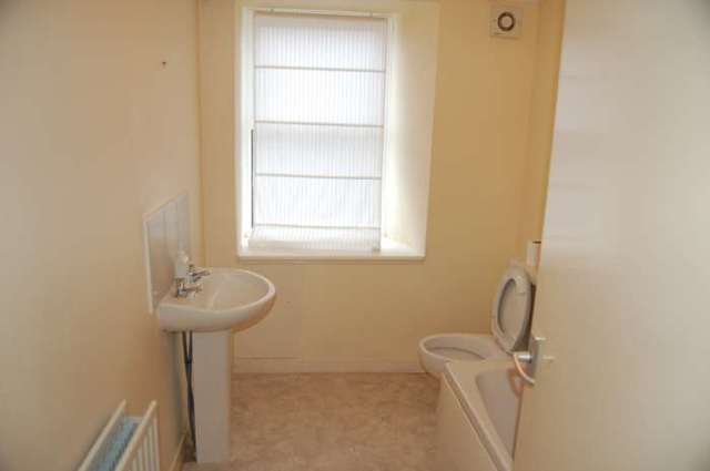  Image of 1 bedroom Flat to rent in Main Street Neilston Glasgow G78 at Main Street Neilston Glasgow, G78 3JU
