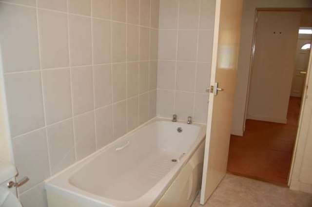  Image of 1 bedroom Flat to rent in Main Street Neilston Glasgow G78 at Main Street Neilston Glasgow, G78 3JU