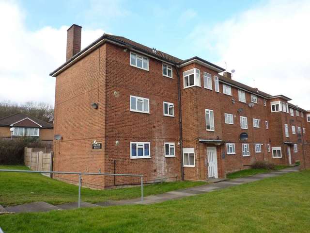  Image of 1 bedroom Flat to rent in Oxhey Drive Watford WD19 at Malden House, Oxhey Drive South Oxhey Watford, WD19 7HP