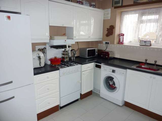 Image of 1 bedroom Flat to rent in Oxhey Drive Watford WD19 at Malden House, Oxhey Drive South Oxhey Watford, WD19 7HP