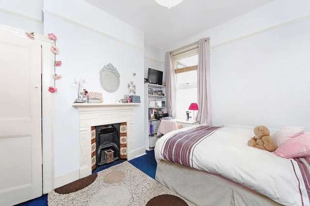  Image of 3 bedroom Flat to rent in Manchuria Road London SW11 at Manchuria Road  London, SW11 6AE