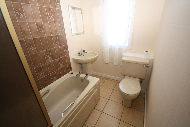  Image of 2 bedroom Flat to rent in Manor Place Broughty Ferry Dundee DD5 at Broughty Ferry Dundee Dundee, DD5 2BZ