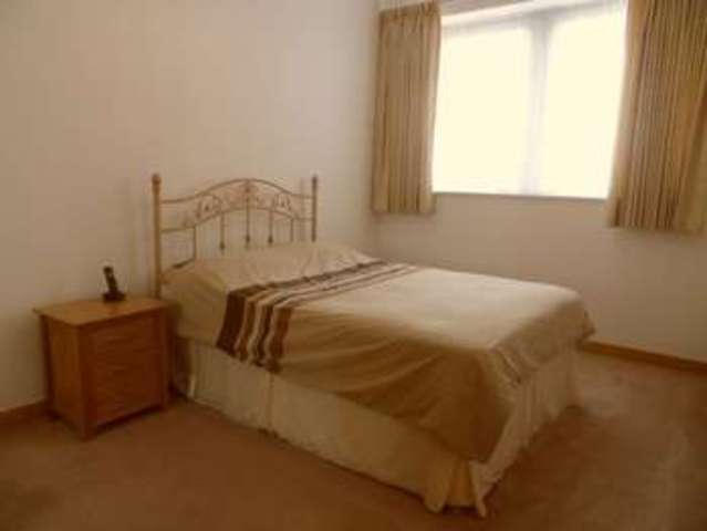  Image of 2 bedroom Flat to rent in Manor Road Wallington SM6 at Manor Road  Wallington, SM6 0AP