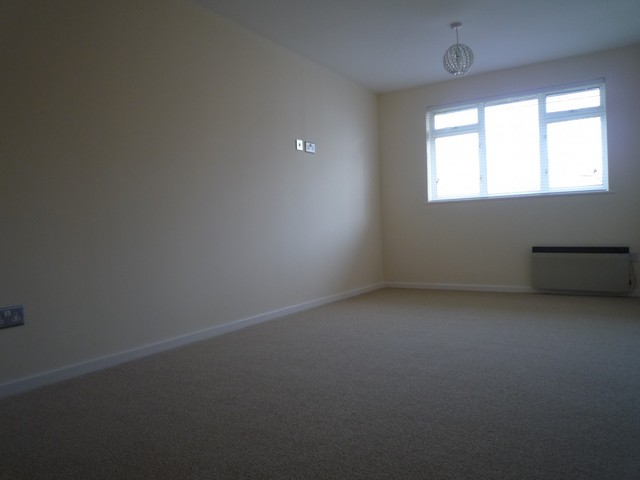  Image of 1 bedroom Maisonette to rent in Littleworth Road Downley High Wycombe HP13 at 64 Littleworth Road Downley High Wycombe, HP13 5UY