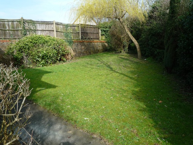  Image of 1 bedroom Maisonette to rent in Littleworth Road Downley High Wycombe HP13 at 64 Littleworth Road Downley High Wycombe, HP13 5UY