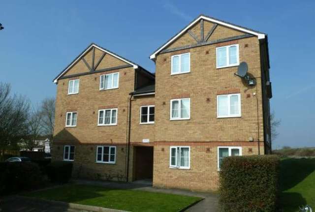  Image of 2 bedroom Ground Flat for sale in Maplin Park Langley Slough SL3 at Langley, SL3 8YG