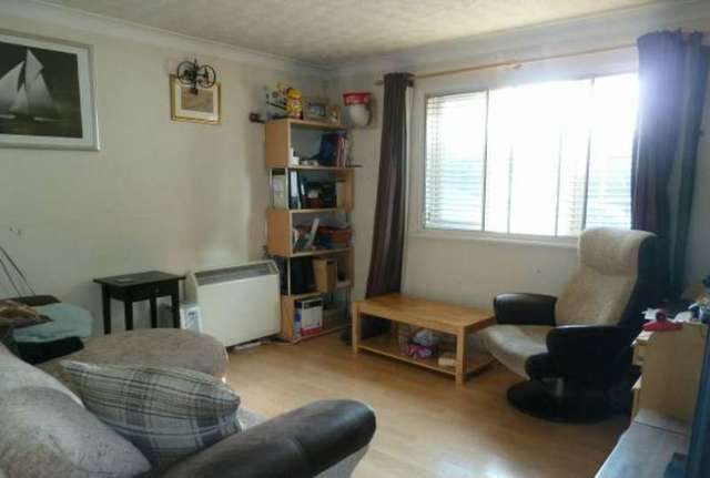  Image of 2 bedroom Ground Flat for sale in Maplin Park Langley Slough SL3 at Langley, SL3 8YG