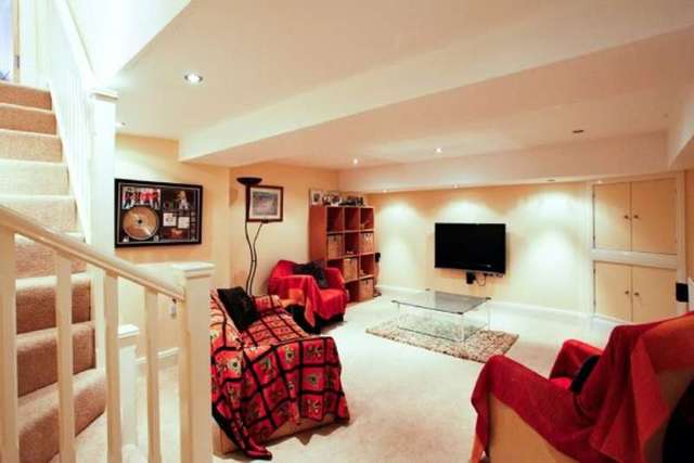  Image of 5 bedroom Detached house to rent in Marsh Green Road Biddulph Stoke-on-Trent ST8 at Marsh Green Road  Biddulph, ST8 6QP