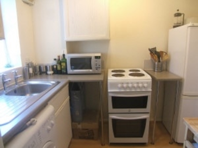  Image of 1 bedroom Flat to rent in Massingberd Way London SW17 at Massingberd Way, Heritage Park  Tooting Bec, SW17 6AG