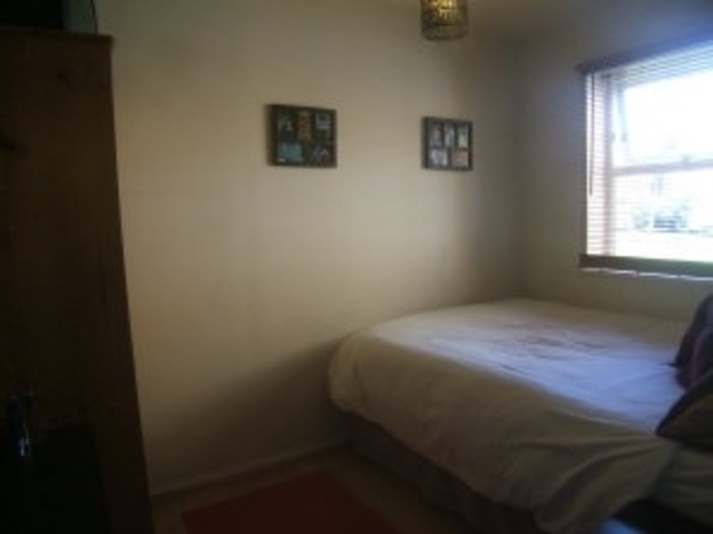  Image of 1 bedroom Flat to rent in Massingberd Way London SW17 at Massingberd Way, Heritage Park  Tooting Bec, SW17 6AG