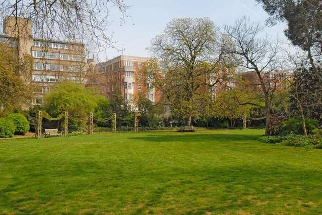  Image of 1 bedroom Flat for sale in Kensington Park Road London W11 at Matlock Court  46 Kensington Park Road, W11 3BS