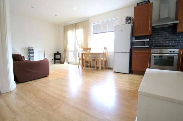  Image of 1 bedroom Flat to rent in Mayfield Road Sanderstead South Croydon CR2 at Sanderstead, CR2 0BD