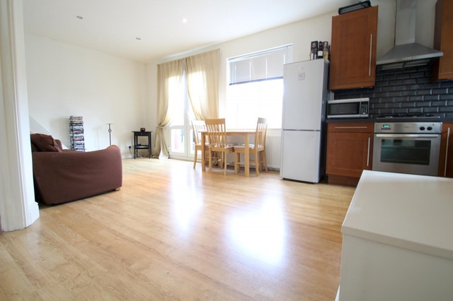  Image of 1 bedroom Flat to rent in Mayfield Road Sanderstead South Croydon CR2 at Sanderstead, CR2 0BD