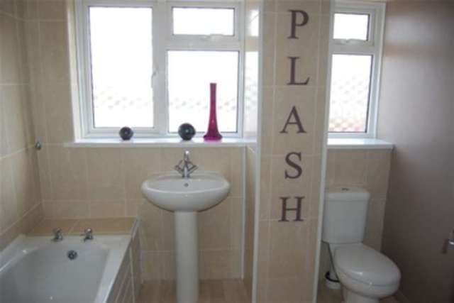  Image of 3 bedroom Detached house to rent in Maywood Avenue Eastbourne BN22 at Eastbourne, BN22 0TJ