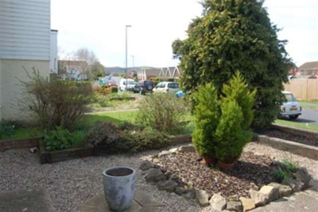  Image of 3 bedroom Detached house to rent in Maywood Avenue Eastbourne BN22 at Eastbourne, BN22 0TJ