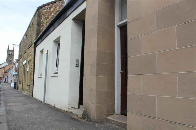 Image of 2 bedroom Flat to rent in Mid Street Bathgate EH48 at Bathgate West Lothian West Lothian, EH48 1PT