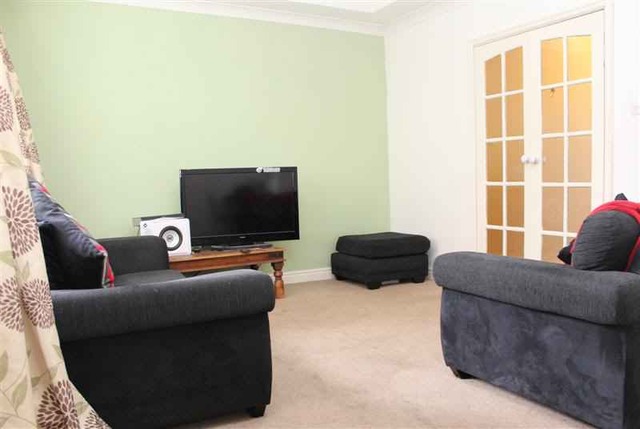  Image of 2 bedroom Flat to rent in Mid Street Bathgate EH48 at Bathgate West Lothian West Lothian, EH48 1PT