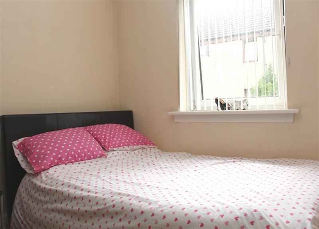  Image of 2 bedroom Flat to rent in Mid Street Bathgate EH48 at Bathgate West Lothian West Lothian, EH48 1PT