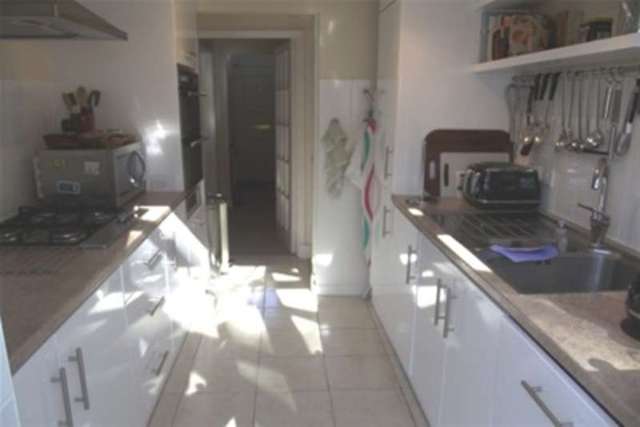  Image of 3 bedroom Detached house to rent in Heathfield Park Midhurst GU29 at Midhurst, GU29 9HN