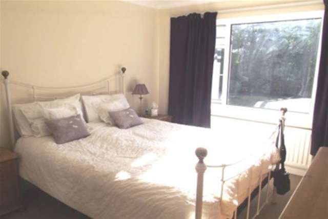  Image of 3 bedroom Detached house to rent in Heathfield Park Midhurst GU29 at Midhurst, GU29 9HN