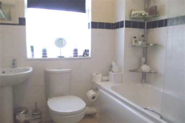  Image of 3 bedroom Detached house to rent in Heathfield Park Midhurst GU29 at Midhurst, GU29 9HN