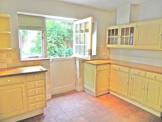  Image of 4 bedroom Semi-Detached house to rent in Mill Lane Wateringbury Maidstone ME18 at Wateringbury  Wateringbury, ME18 5PE