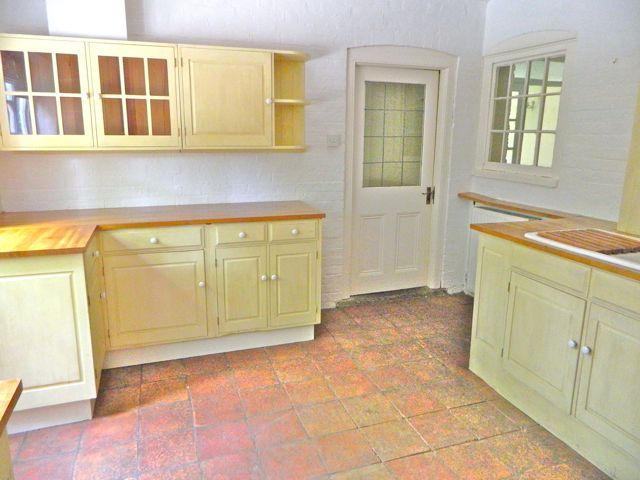  Image of 4 bedroom Semi-Detached house to rent in Mill Lane Wateringbury Maidstone ME18 at Wateringbury  Wateringbury, ME18 5PE