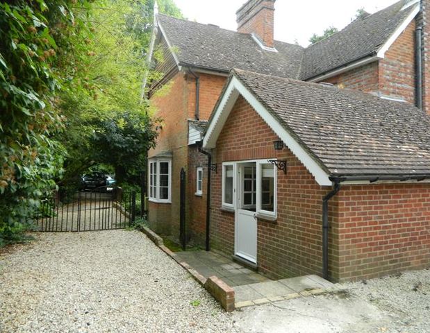  Image of 4 bedroom Semi-Detached house to rent in Mill Lane Wateringbury Maidstone ME18 at Wateringbury  Wateringbury, ME18 5PE