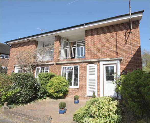  Image of 3 bedroom Detached house for sale in Milton Close Henley-on-Thames RG9 at Henley-On-Thames, RG9 1UJ