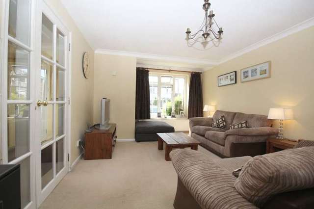  Image of 3 bedroom Detached house for sale in Milton Close Henley-on-Thames RG9 at Henley-On-Thames, RG9 1UJ