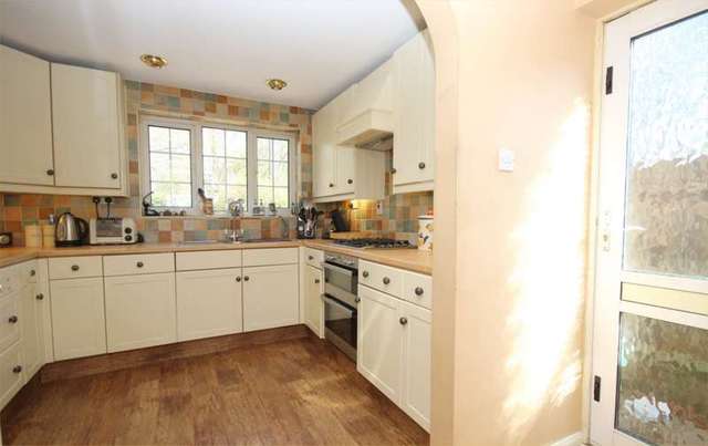  Image of 3 bedroom Detached house for sale in Milton Close Henley-on-Thames RG9 at Henley-On-Thames, RG9 1UJ