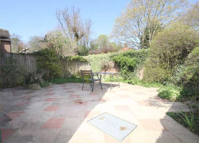  Image of 3 bedroom Detached house for sale in Milton Close Henley-on-Thames RG9 at Henley-On-Thames, RG9 1UJ