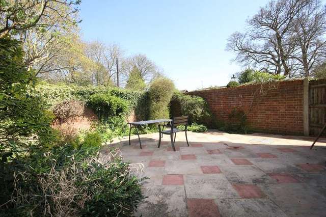  Image of 3 bedroom Detached house for sale in Milton Close Henley-on-Thames RG9 at Henley-On-Thames, RG9 1UJ