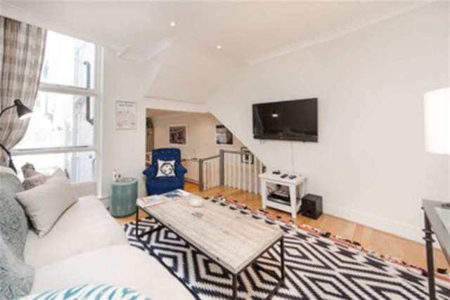  Image of 3 bedroom Detached house to rent in Mirabel Road London SW6 at London, SW6 7EH