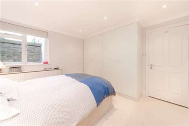  Image of 3 bedroom Detached house to rent in Mirabel Road London SW6 at London, SW6 7EH