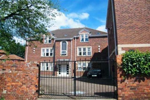  Image of 3 bedroom Flat to rent in Montague Court Lindum Road Gateshead NE9 at Gateshead, NE9 5AZ