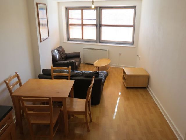  Image of 2 bedroom Apartment to rent in Princess Street Manchester M1 at 136 Princess Street  Manchester City, M1 7AF