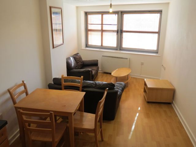  Image of 2 bedroom Apartment to rent in Princess Street Manchester M1 at 136 Princess Street  Manchester City, M1 7AF