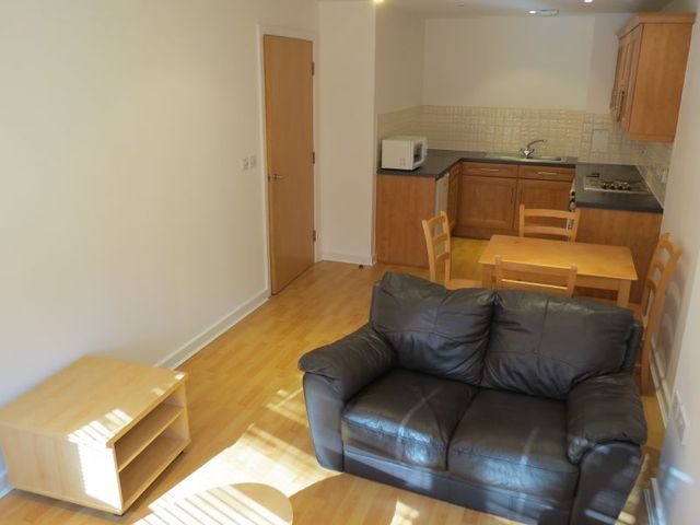  Image of 2 bedroom Apartment to rent in Princess Street Manchester M1 at 136 Princess Street  Manchester City, M1 7AF