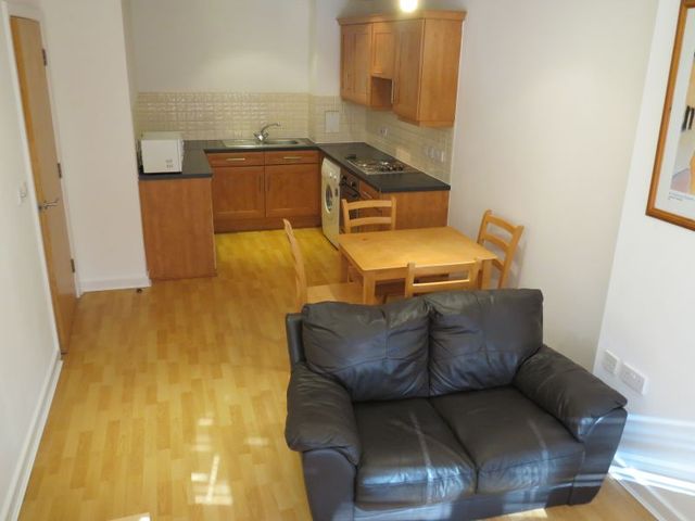  Image of 2 bedroom Apartment to rent in Princess Street Manchester M1 at 136 Princess Street  Manchester City, M1 7AF