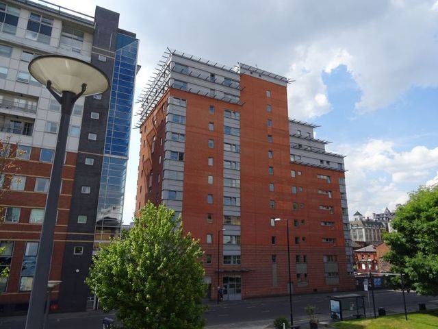  Image of 2 bedroom Apartment to rent in Princess Street Manchester M1 at 136 Princess Street  Manchester City, M1 7AF